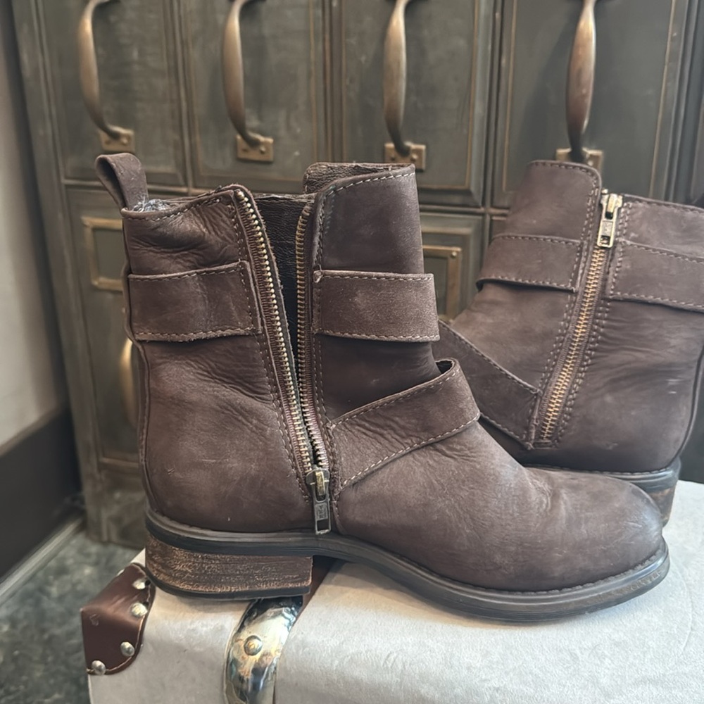 Steve Madden Genuine Brown Leather Ankle Boots - Picture 3 of 7